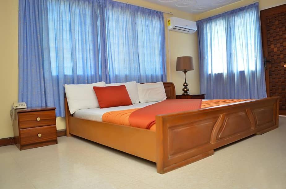 קייפ קוסט Hotel Loreto מראה חיצוני תמונה