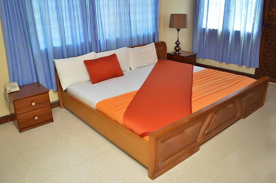 קייפ קוסט Hotel Loreto מראה חיצוני תמונה